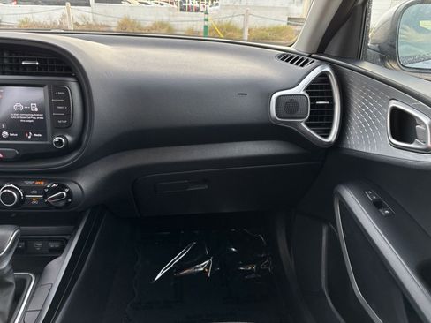 Used 2025 Kia Soul LX w/ LX Technology Package FWD image 33