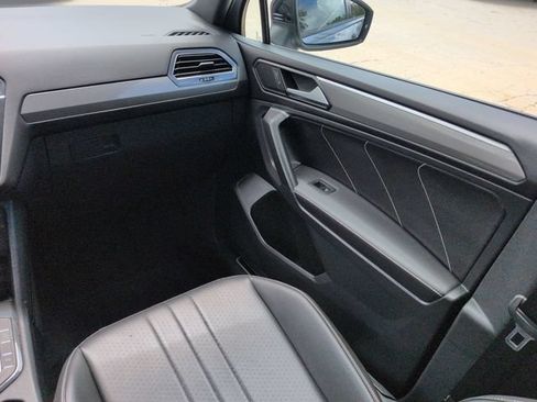 Used 2022 Volkswagen Tiguan SE R-Line FWD image 19