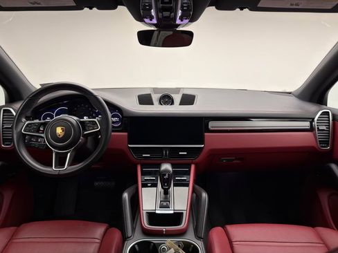 Used 2023 Porsche Cayenne image 9
