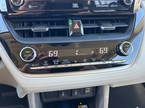 Used 2022 Toyota Corolla Cross XLE w/ Convenience Package image 17