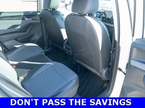 New 2025 Volkswagen Tiguan SE image 37