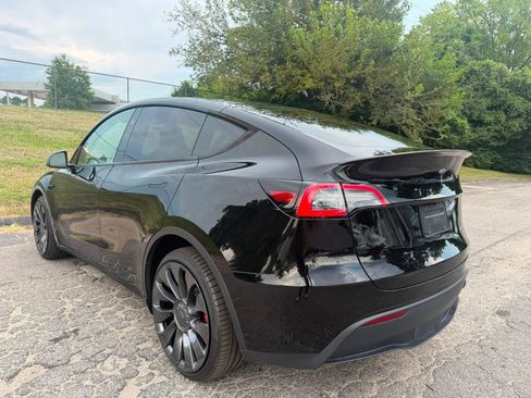 Used 2025 Tesla Model Y Long Range AWD/4WD image 3