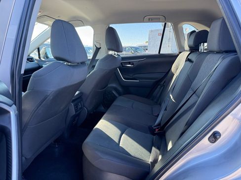 Used 2025 Toyota RAV4 XLE AWD/4WD image 6