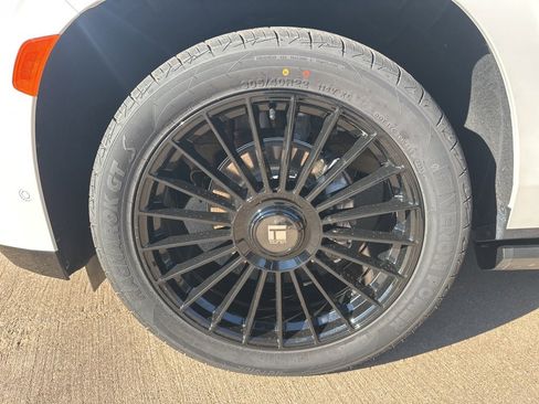 Certified 2024 Cadillac Escalade Sport Platinum image 9