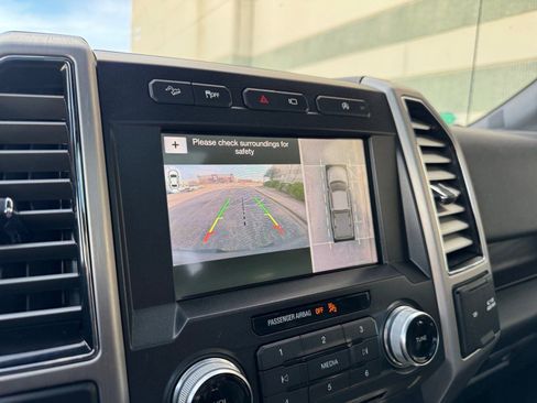 Used 2018 Ford F150 Platinum w/ Equipment Group 701A Luxury image 31