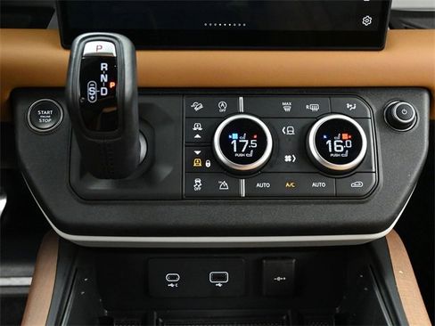 Used 2024 Land Rover Defender 130 S image 43