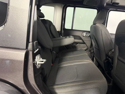 Certified 2025 Jeep Wrangler Unlimited Sahara w/ Safety Group AWD/4WD image 31