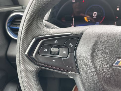 Certified 2025 Chevrolet Trax LT FWD image 19