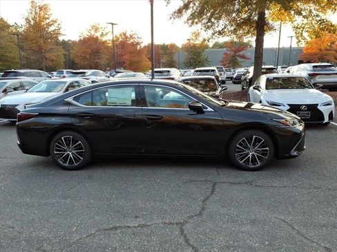 New 2025 Lexus ES 350 w/ Premium Package image 2