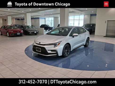 Used 2025 Toyota Corolla SE w/ SE Premium Package image 2