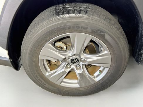Used 2023 Toyota RAV4 LE AWD/4WD image 14
