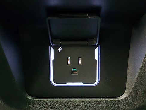 New 2025 Chevrolet Suburban Z71 w/ Z71 Off-Road Package image 32