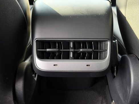 Used 2024 Tesla Model Y Long Range AWD/4WD image 14