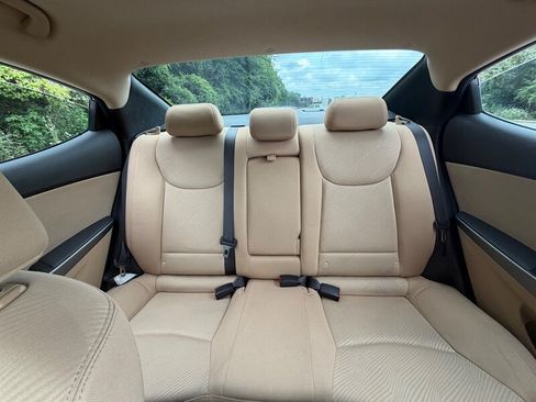 Used 2013 Hyundai Elantra GLS w/ Preferred Pkg FWD image 11