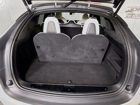 Used 2022 Tesla Model X image 26