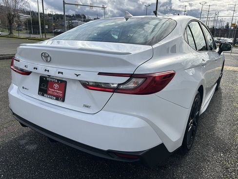 Certified 2025 Toyota Camry SE image 5