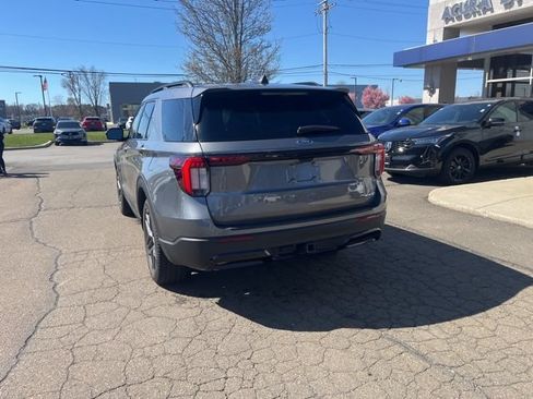 Used 2025 Ford Explorer ST-Line w/ ST-Line Street Pack AWD/4WD image 9