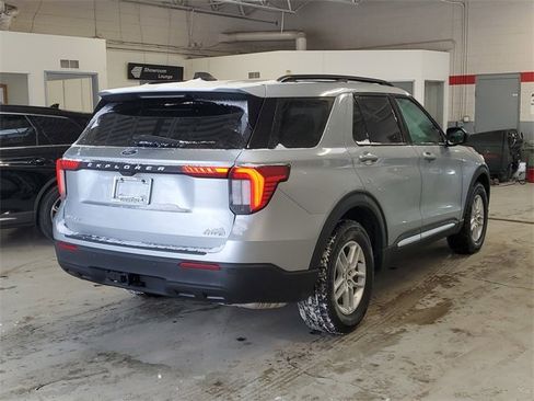 Used 2025 Ford Explorer Active image 4