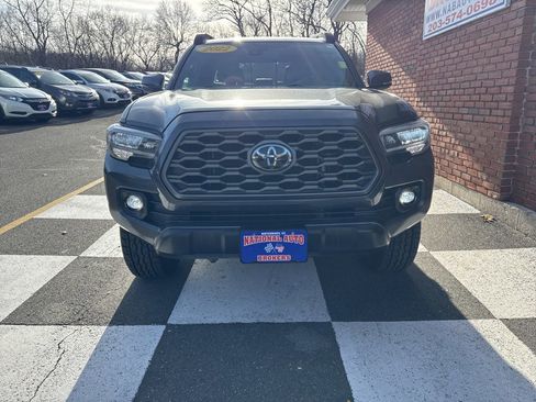 Used 2022 Toyota Tacoma TRD Off-Road image 6