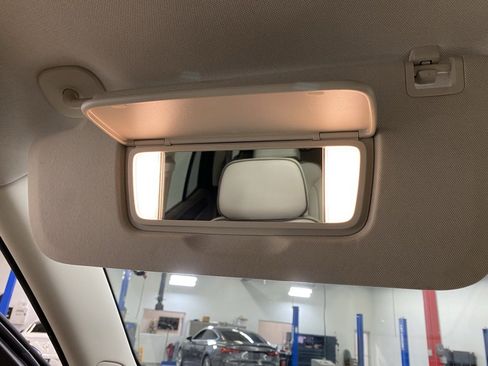 Used 2021 GMC Yukon Denali w/ Denali Premium Package image 36