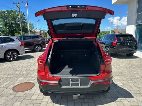 Used 2025 Volvo XC40 B5 Plus AWD/4WD image 31