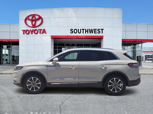 Used 2022 Lincoln Nautilus FWD w/ Premium Package image 3