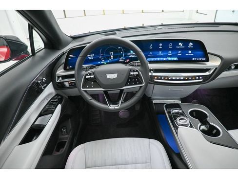 Certified 2024 Cadillac Lyriq Luxury AWD/4WD image 30