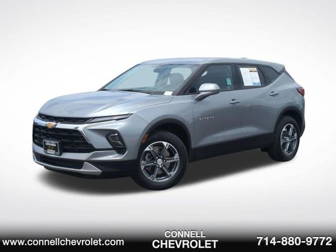 Used 2025 Chevrolet Blazer LT FWD image 1