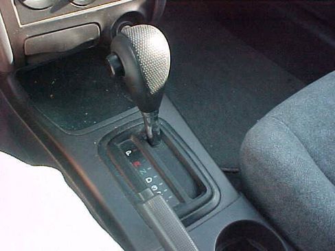 Used 2003 Hyundai Elantra GLS FWD image 18