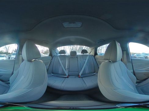 Used 2025 Hyundai Elantra SEL image 41