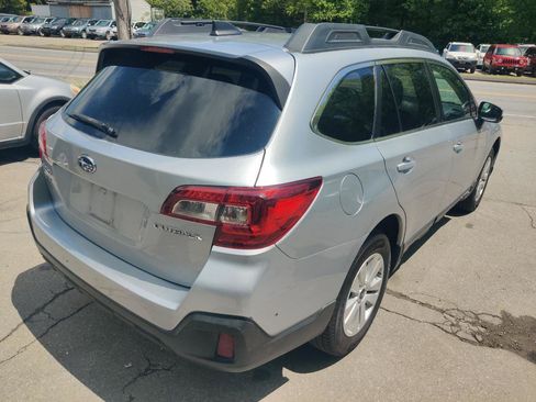 Used 2018 Subaru Outback 2.5i Premium AWD/4WD image 6