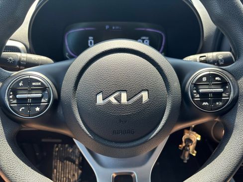 Used 2025 Kia Soul LX w/ LX Technology Package FWD image 25