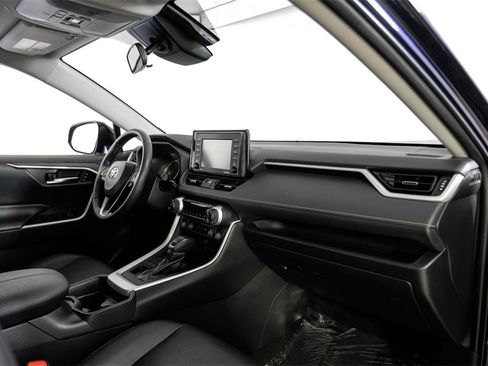 Used 2021 Toyota RAV4 XLE Premium image 12