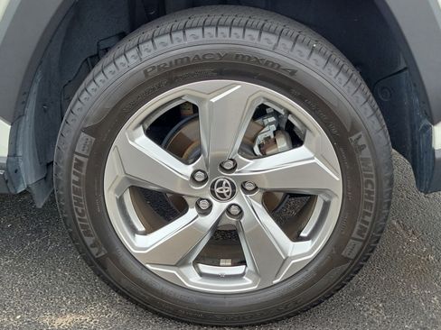 Used 2021 Toyota RAV4 XLE Premium AWD/4WD image 6