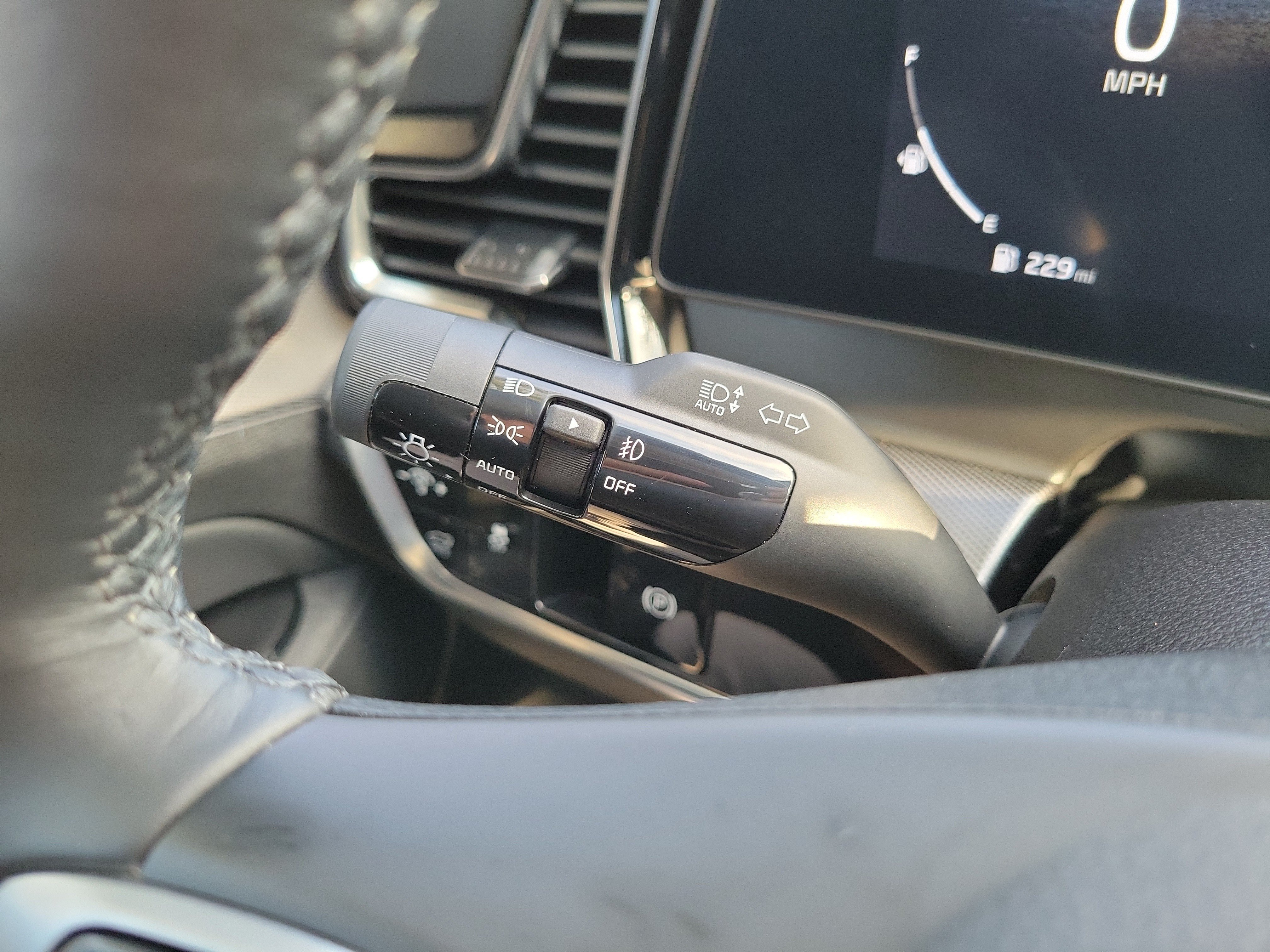 Certified 2025 Kia Sportage SX AWD/4WD image 31