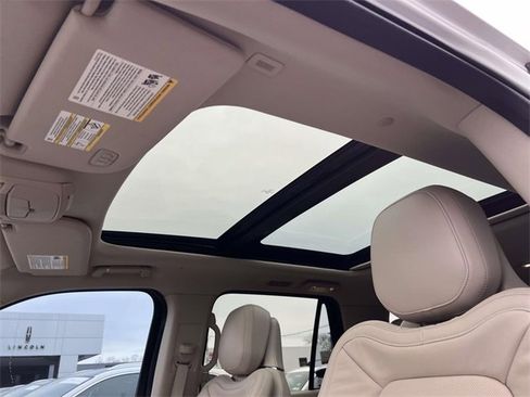 Used 2020 Lincoln Navigator Reserve w/ Equipment Group 208A Reserve image 10