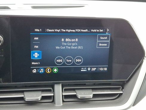 Used 2025 Chevrolet Trax RS w/ Sunroof Package image 17