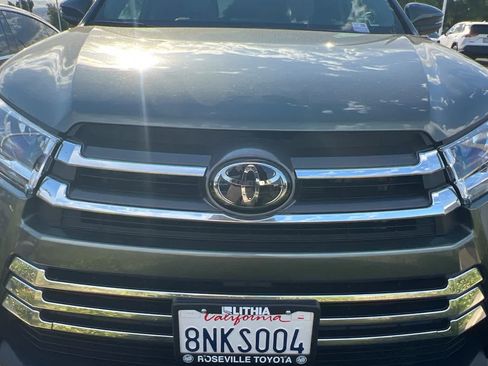 Used 2019 Toyota Highlander Limited AWD/4WD image 12