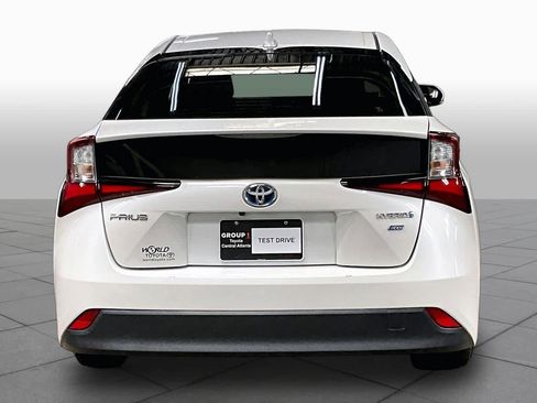 Used 2021 Toyota Prius L Eco image 5