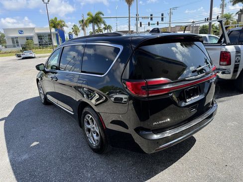 Used 2023 Chrysler Pacifica Limited FWD image 4