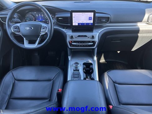 Used 2021 Ford Explorer XLT w/ Equipment Group 202A image 5