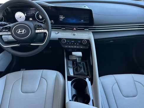 Used 2026 Hyundai Elantra Limited FWD image 16