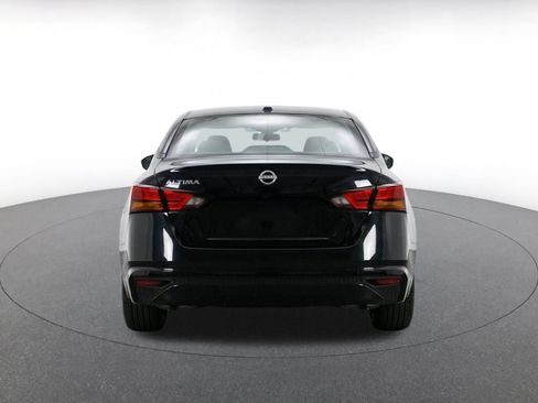 Used 2025 Nissan Altima 2.5 SV FWD image 8