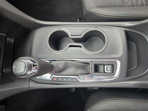 Used 2021 Chevrolet Equinox LT w/ Driver Convenience Package image 25