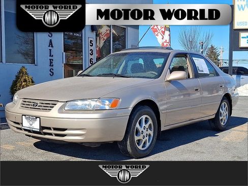 Used 1998 Toyota Camry LE image 1