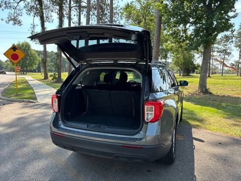 Used 2023 Ford Explorer XLT AWD/4WD image 19