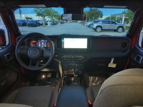 Used 2024 Jeep Wrangler Unlimited Rubicon AWD/4WD image 21
