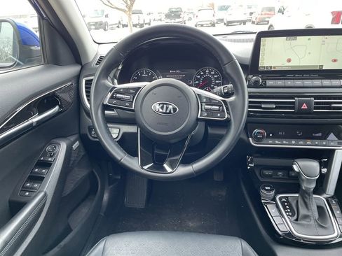 Used 2021 Kia Seltos SX w/ SX Sunroof Package image 13