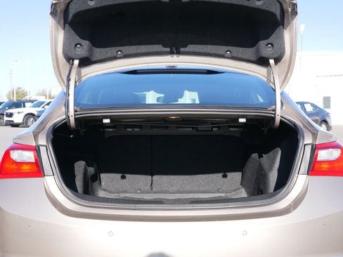 Used 2024 Chevrolet Malibu LT image 15