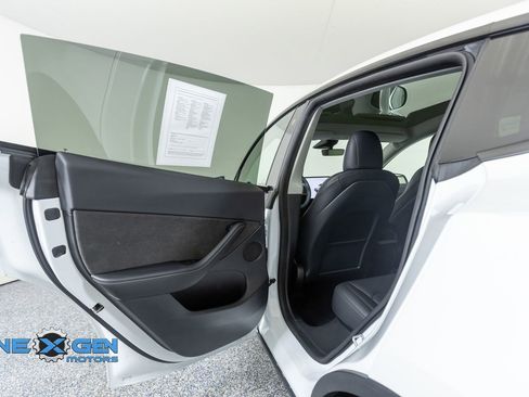Used 2022 Tesla Model Y Performance AWD/4WD image 23